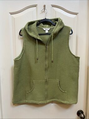 Chelsea28 Olive Green Waffle Knit Sleeveless Hoodie